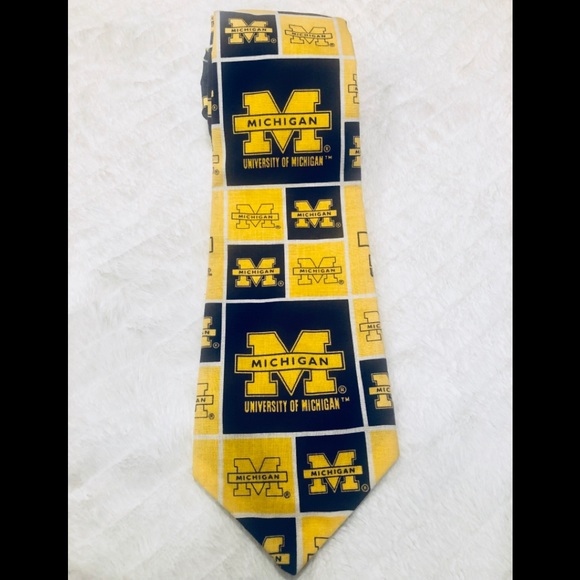 🏈MENS U OF MICHIGAN COTTON TIE - Picture 1 of 5